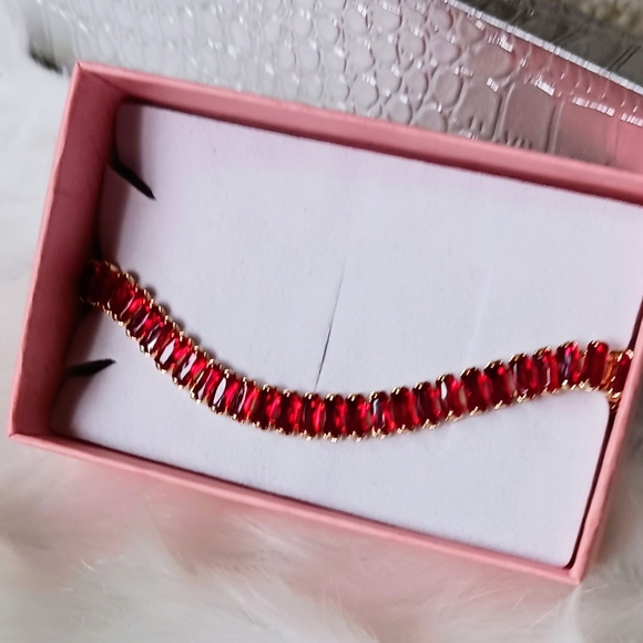 Red Rhinestone Gold Chain Bracelet - Picture 5 of 12